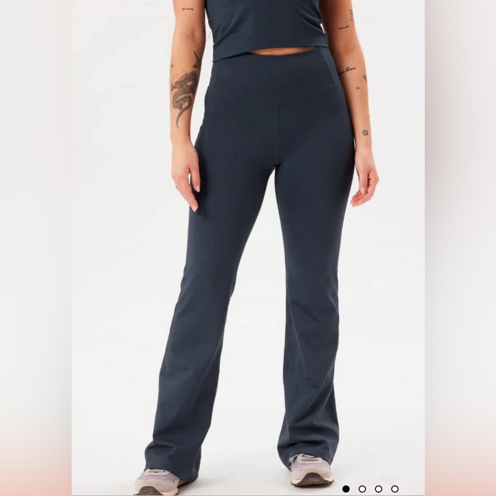 Girlfriend Collective | Midnight Compressive Flare Legging size L